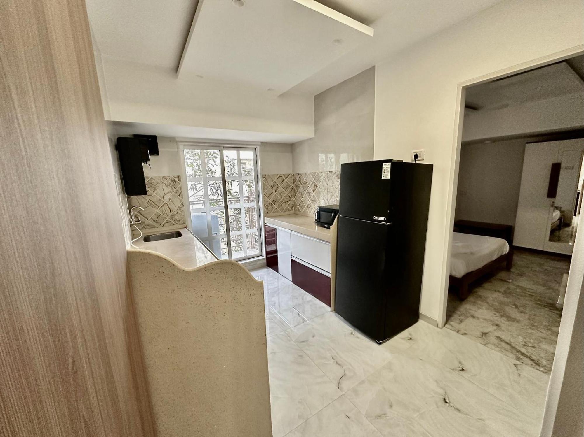 Luxury 2 Bhk Tropical With Workspace In Khar West Apartment *