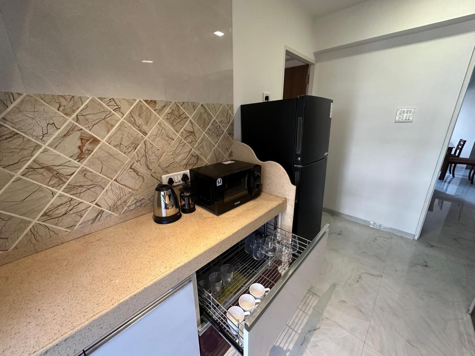 Luxury 2 Bhk Tropical With Workspace In Khar West Apartment