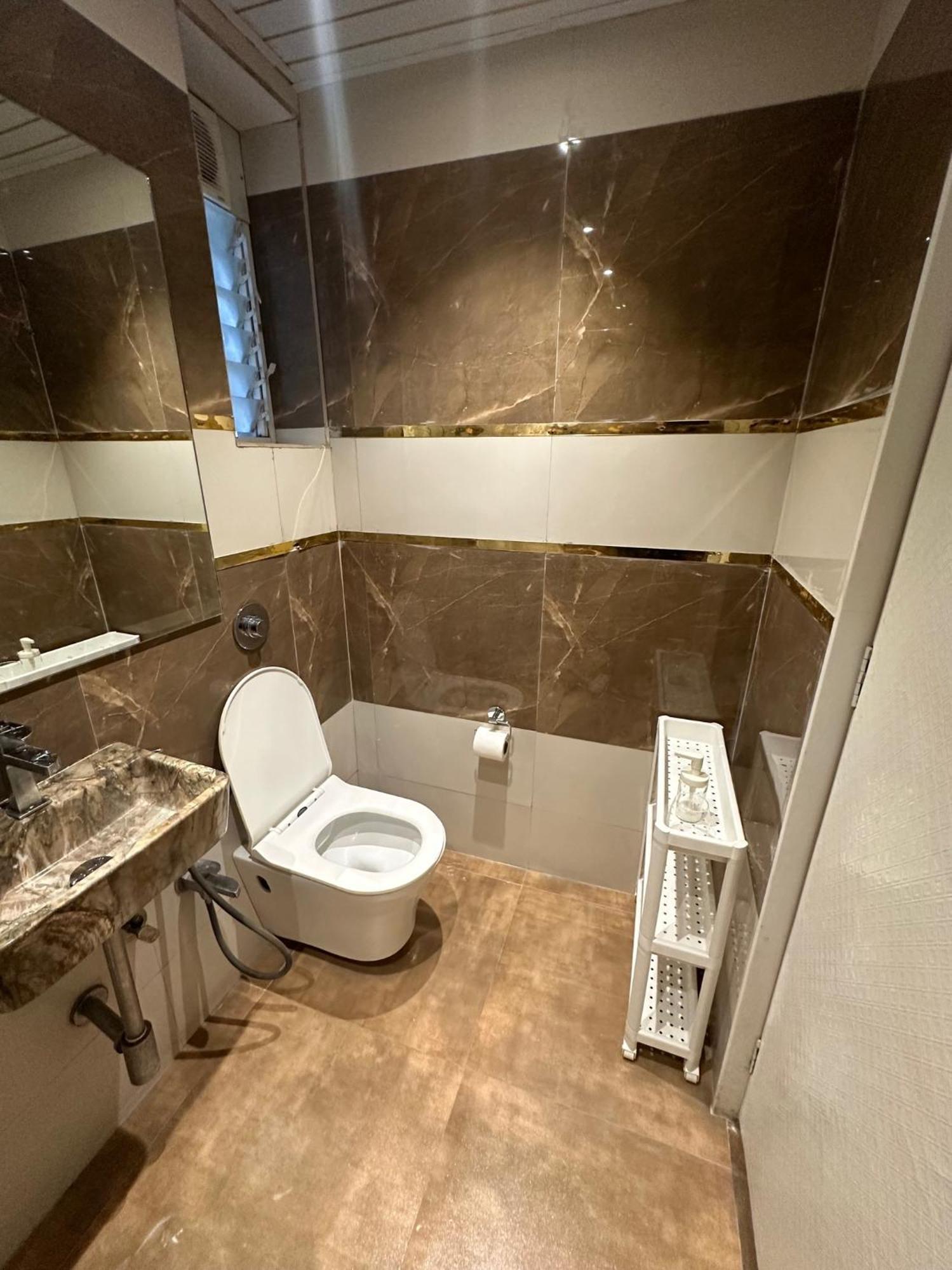 Luxury 2 Bhk Tropical With Workspace In Khar West * Mumbai