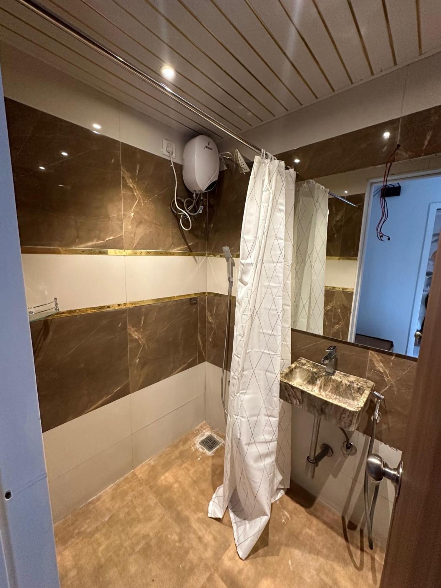 Luxury 2 Bhk Tropical With Workspace In Khar West Apartment Mumbai