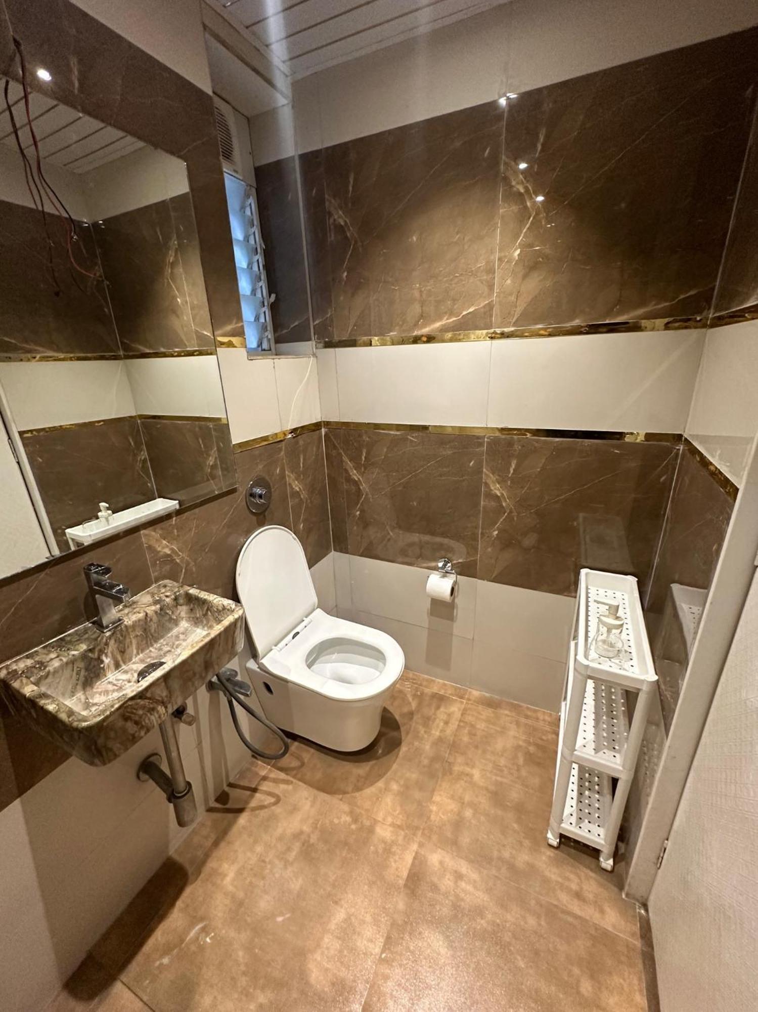 Luxury 2 Bhk Tropical With Workspace In Khar West Mumbai