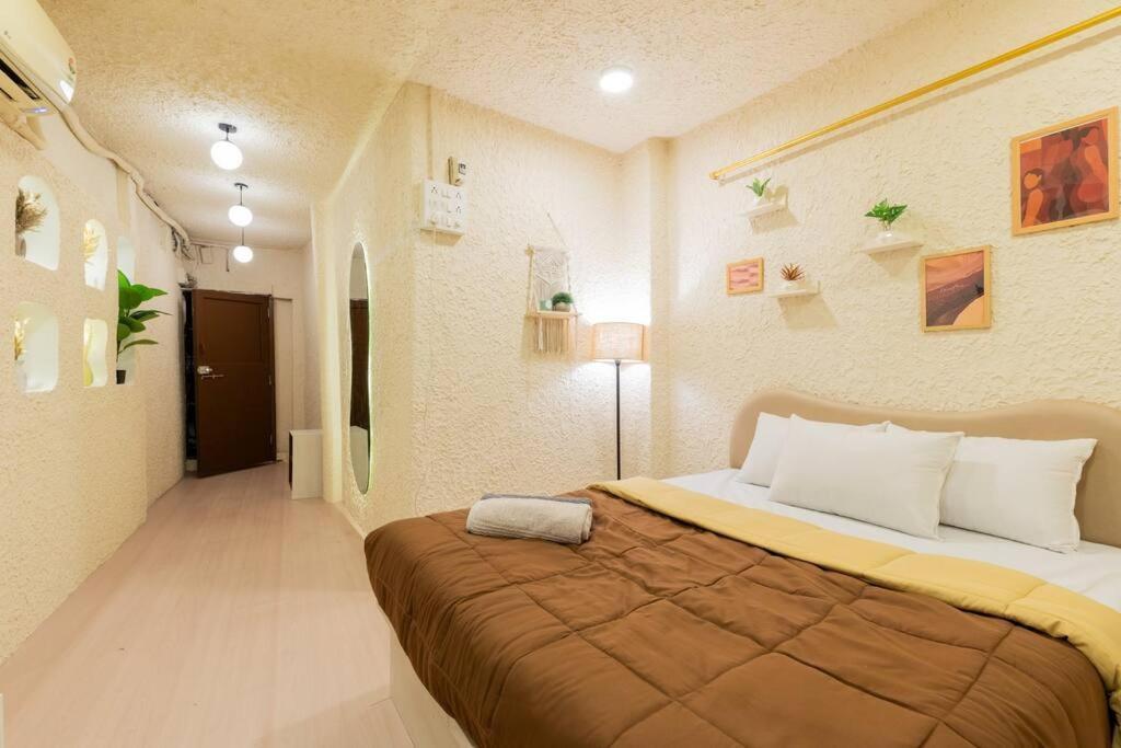 Cave House Near The Sea Apartment Mumbai