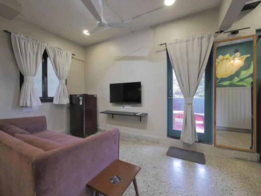 Queenie - Bandra West Apartment Mumbai
