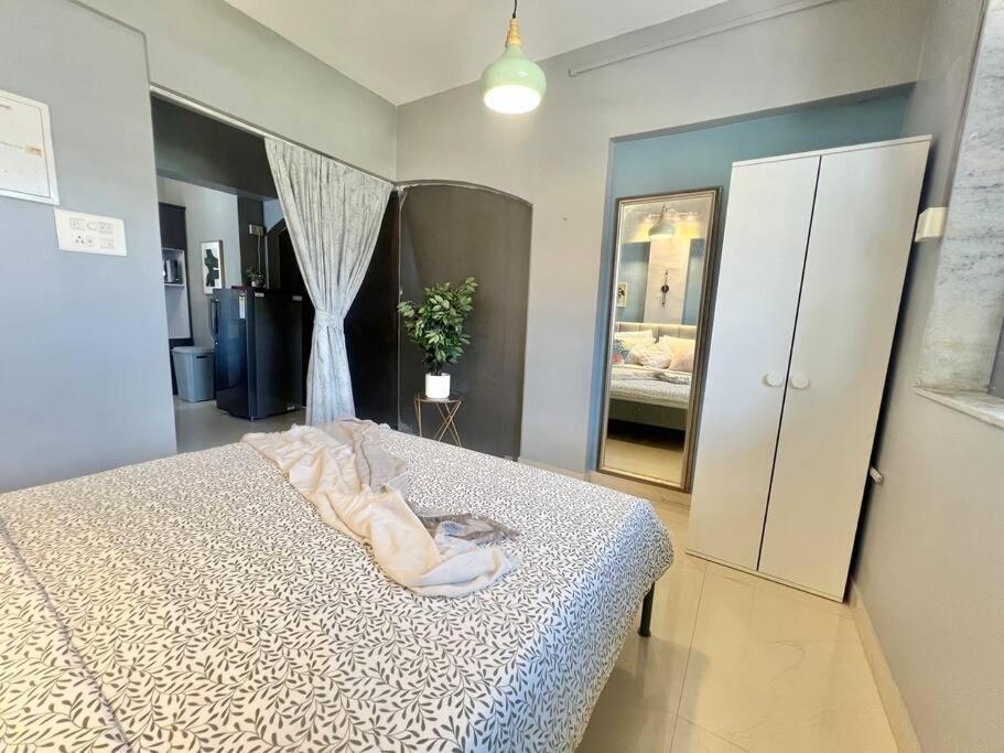 Simon Lydia 5 - A Sunlit Charm In Bandra, Pali Village By Connekt Homes Apartamento Bombaim
