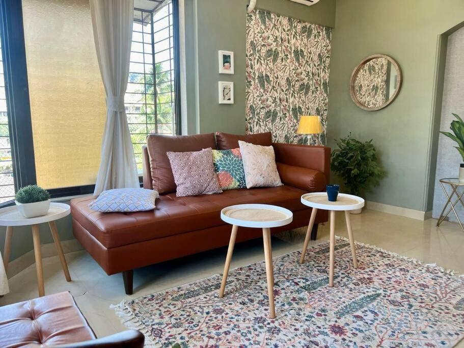 Simon Lydia 5 - A Sunlit Charm In Bandra, Pali Village By Connekt Homes Bombaim