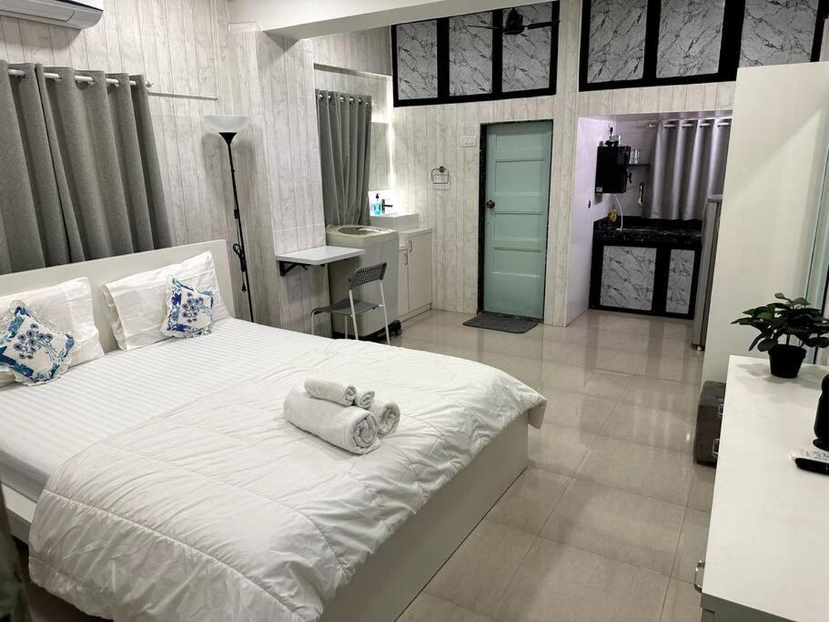 Apartment Basti 1 Chuim Village Khar West *