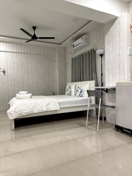 Apartment Basti 1 Chuim Village Khar West *