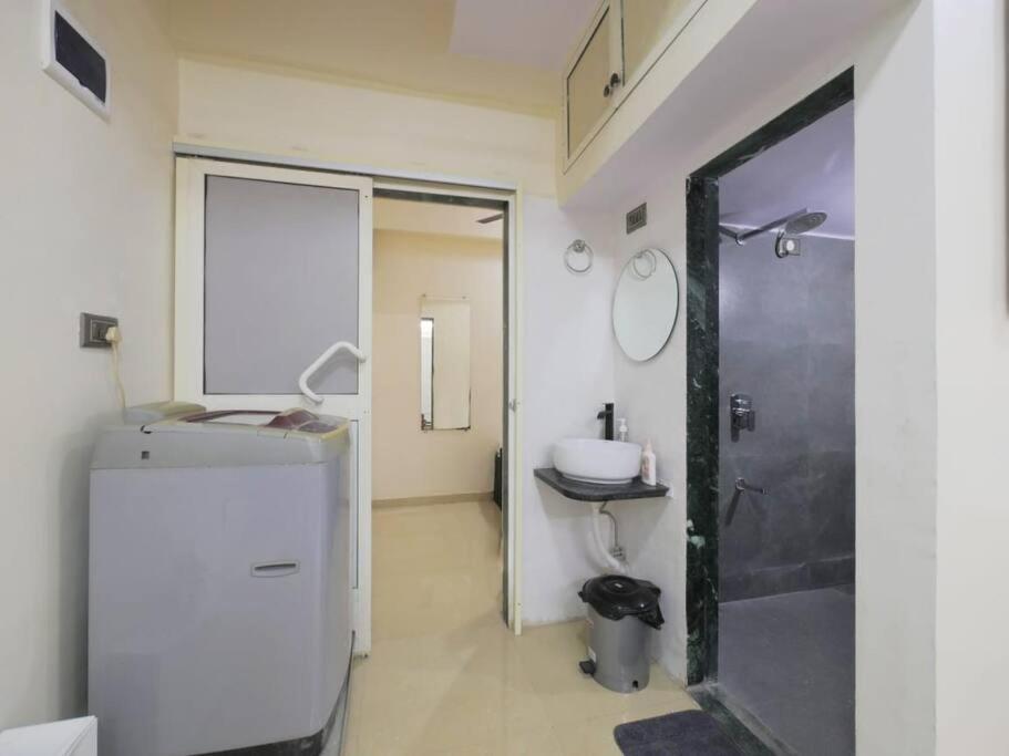 Solace - 1 Bhk - Walk Away From Carter Road Apartment *