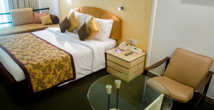 Kohinoor Continental, Airport