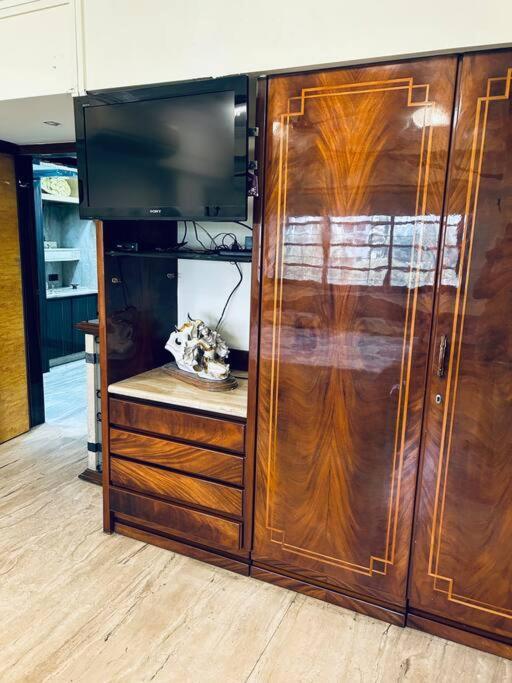Gold Palace 3 Bedroom Hall Apartment Mumbai