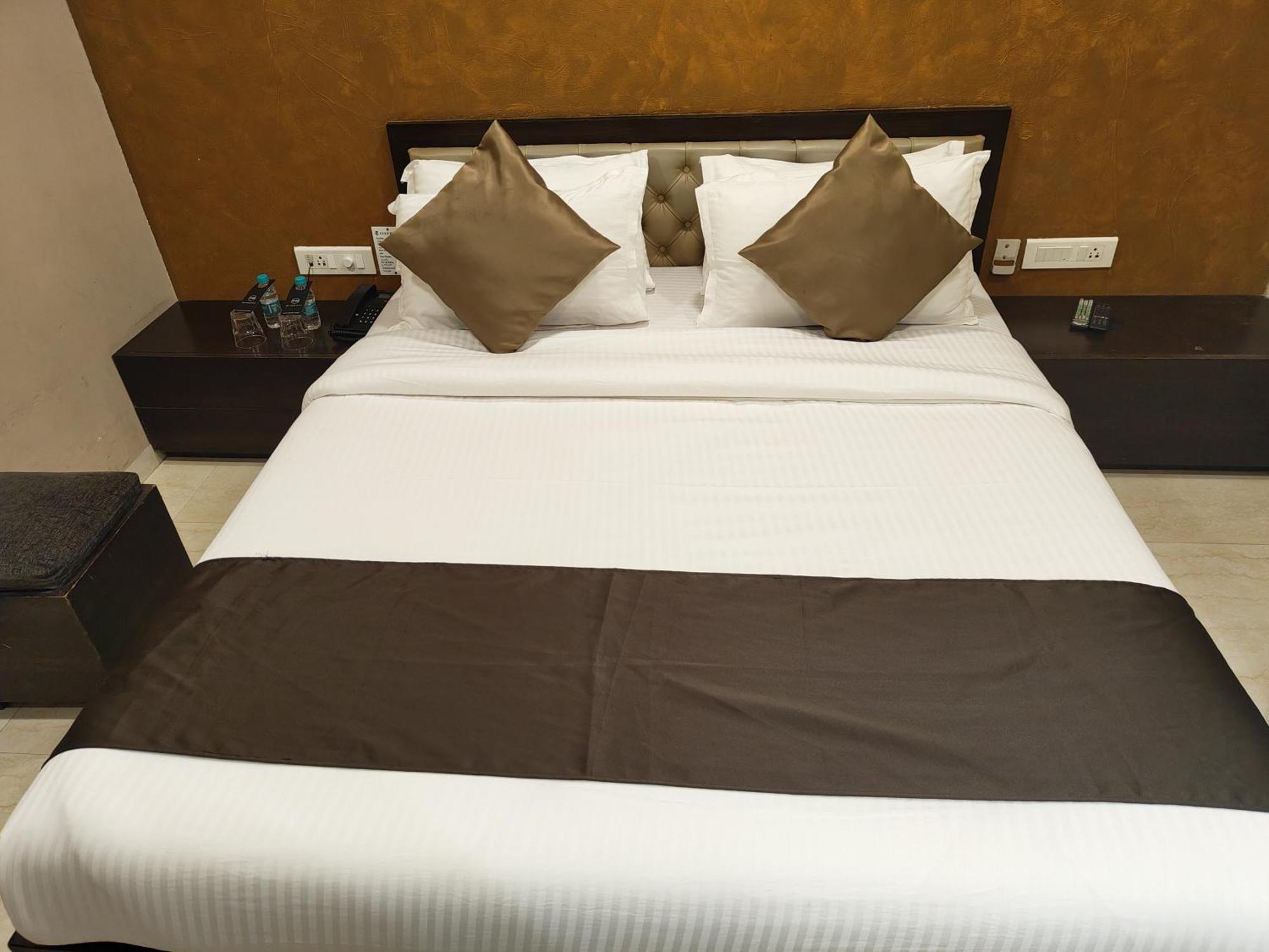 The Majlis - Colaba 3*