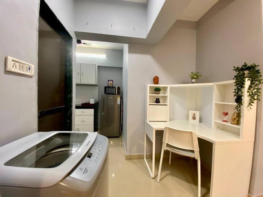 Simon Lydia 3 - A Bliss Nest In Bandra, Pali Village By Connekt Homes Apartment