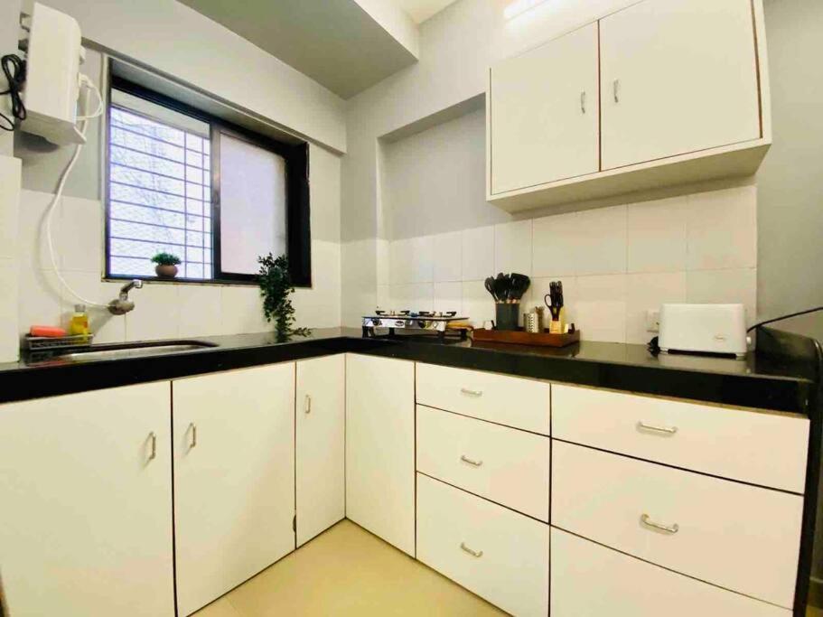 Apartment Simon Lydia 3 - A Bliss Nest In Bandra, Pali Village By Connekt Homes *
