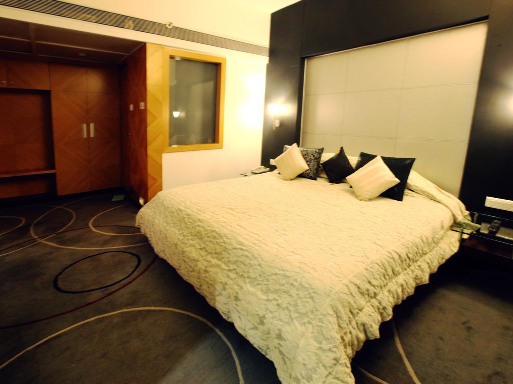 Hotel Peninsula Grand 4*