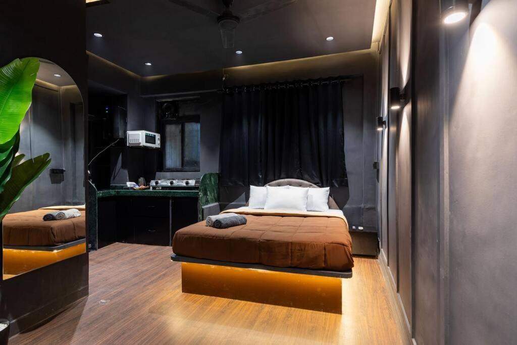 Welcome To The Darker Side Apartment Mumbai