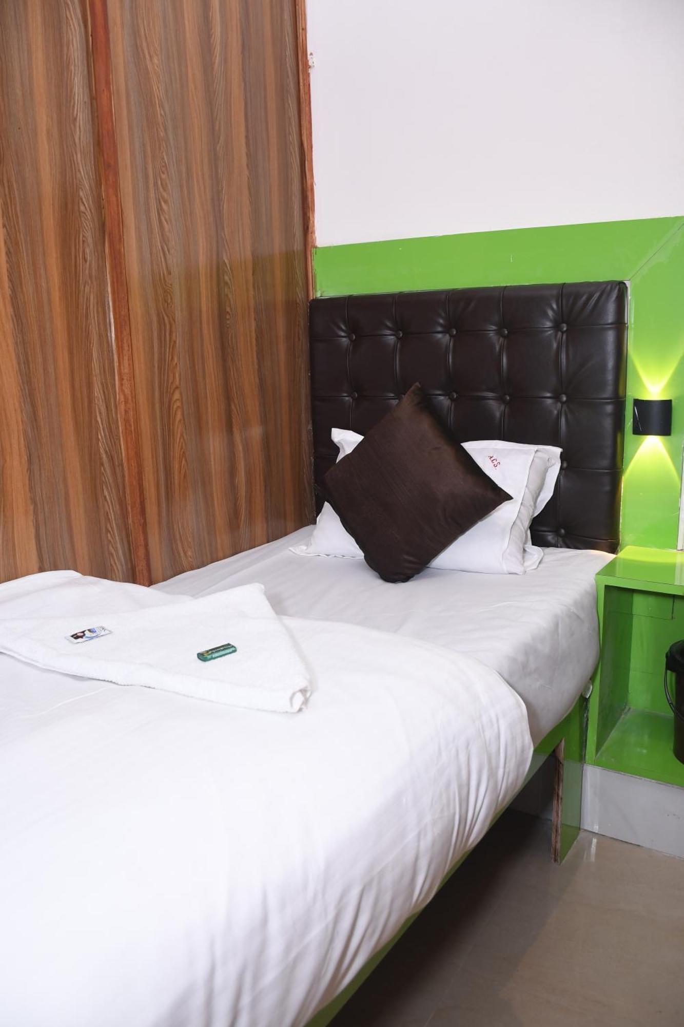 Hostel Airport Near T2
