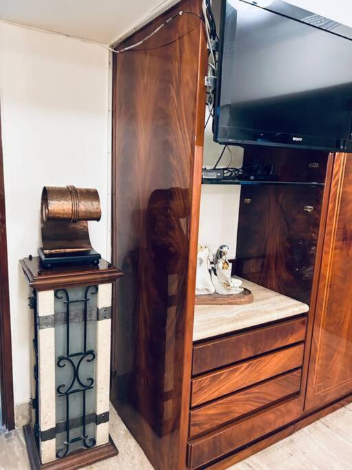 Gold Palace 3 Bedroom Hall Apartment *