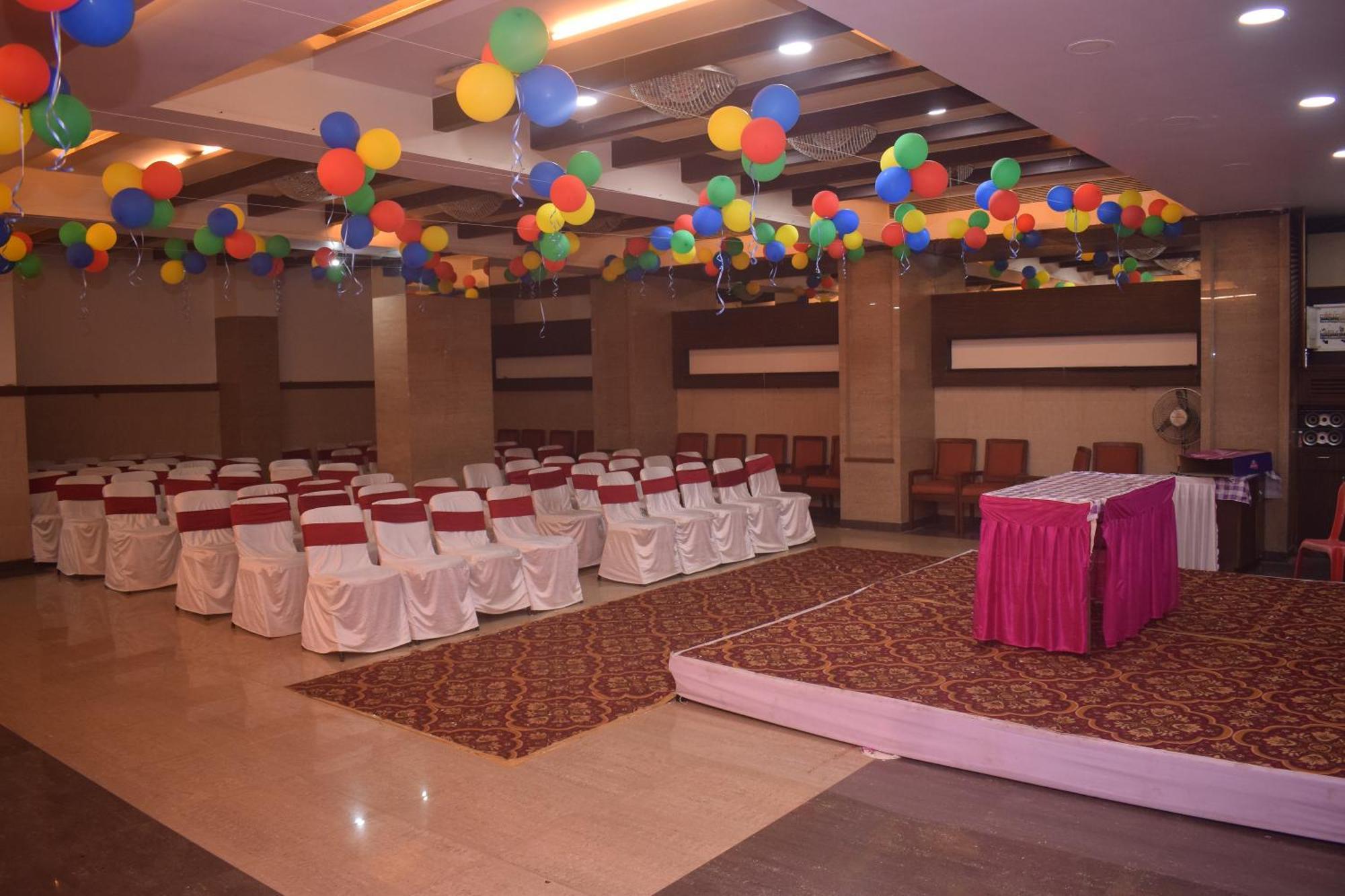 Dhiraj Hotel Mumbai