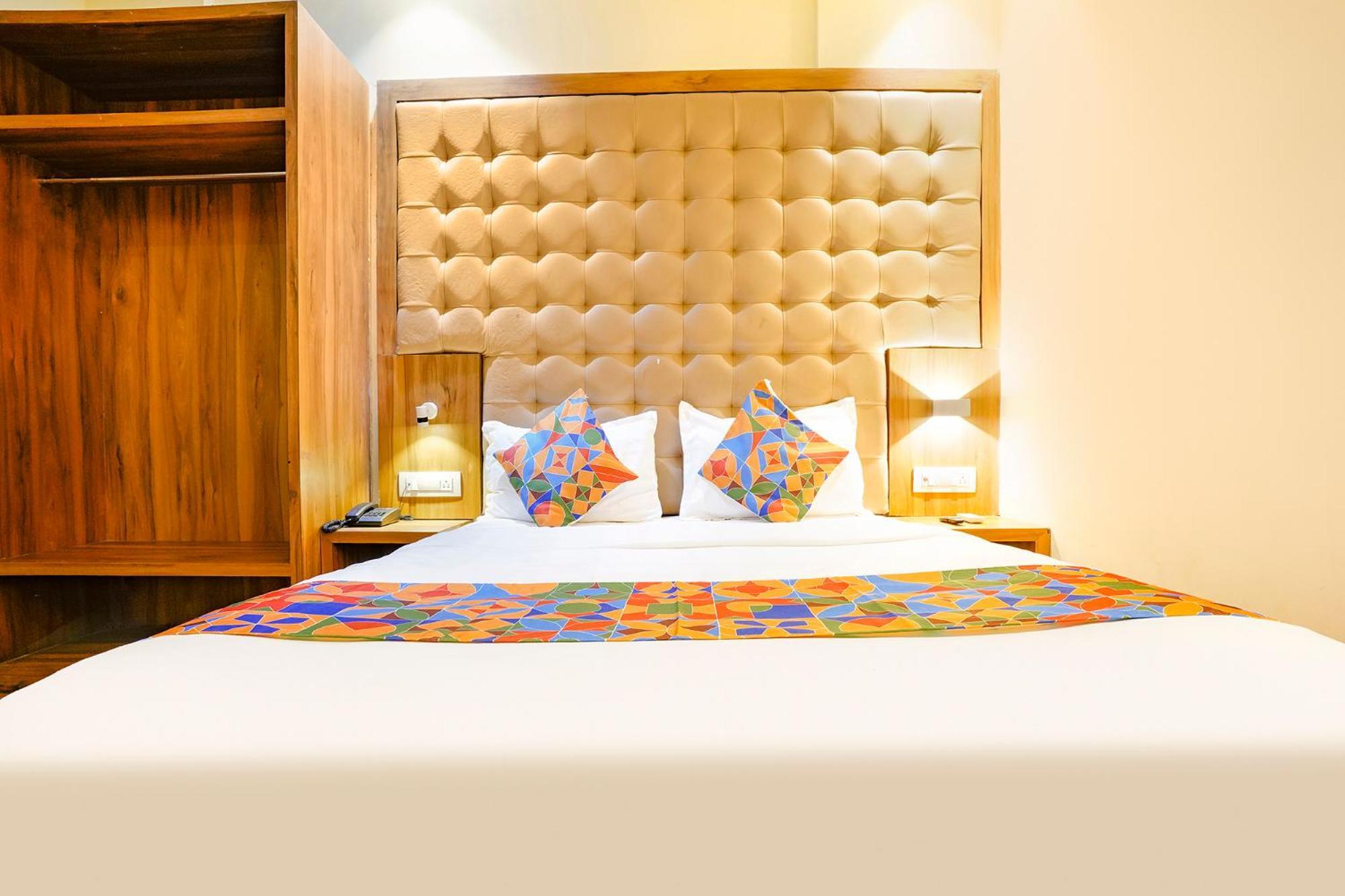 Fabhotel Cozy - Nr International Airport Mumbai