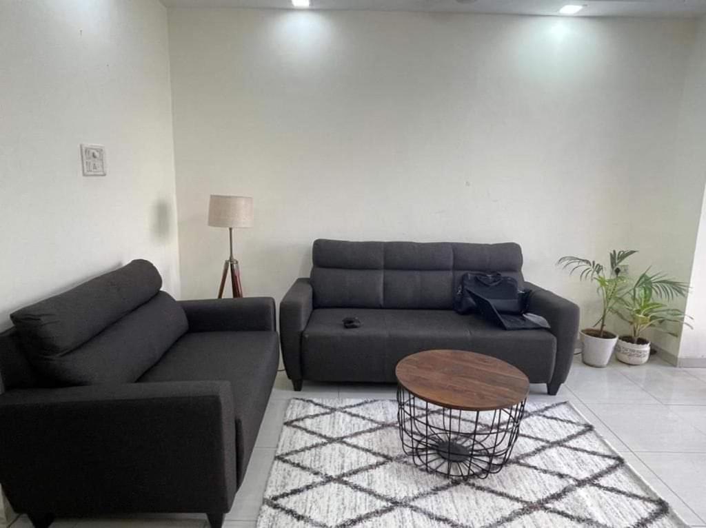 Bandra West 2bhk Apartment