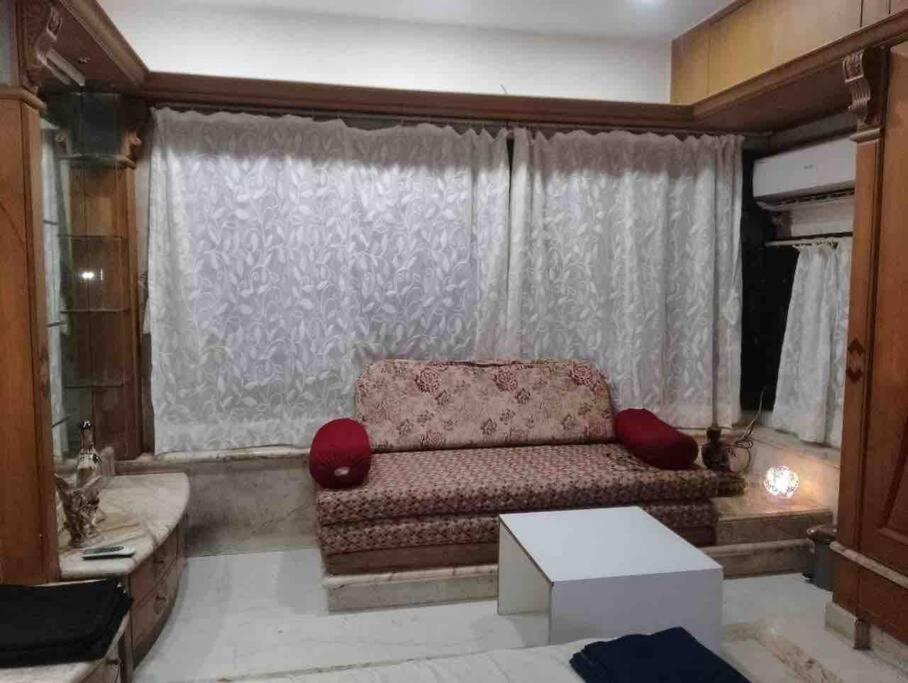 Luxury Studio With Bathtub Mumbai