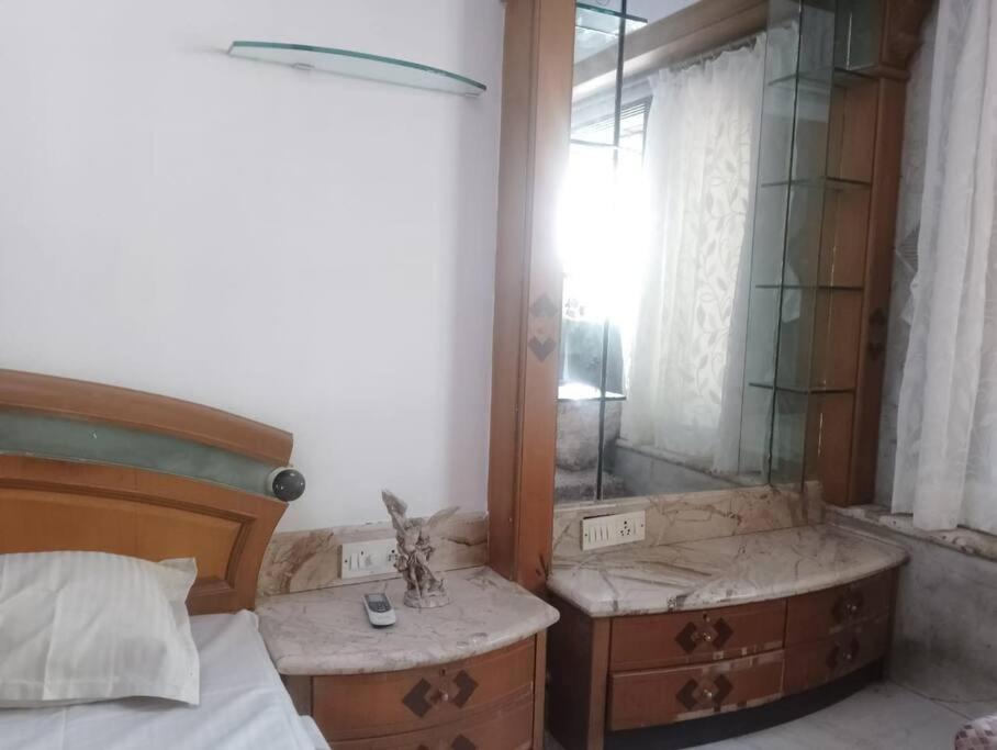 Luxury Studio With Bathtub Mumbai
