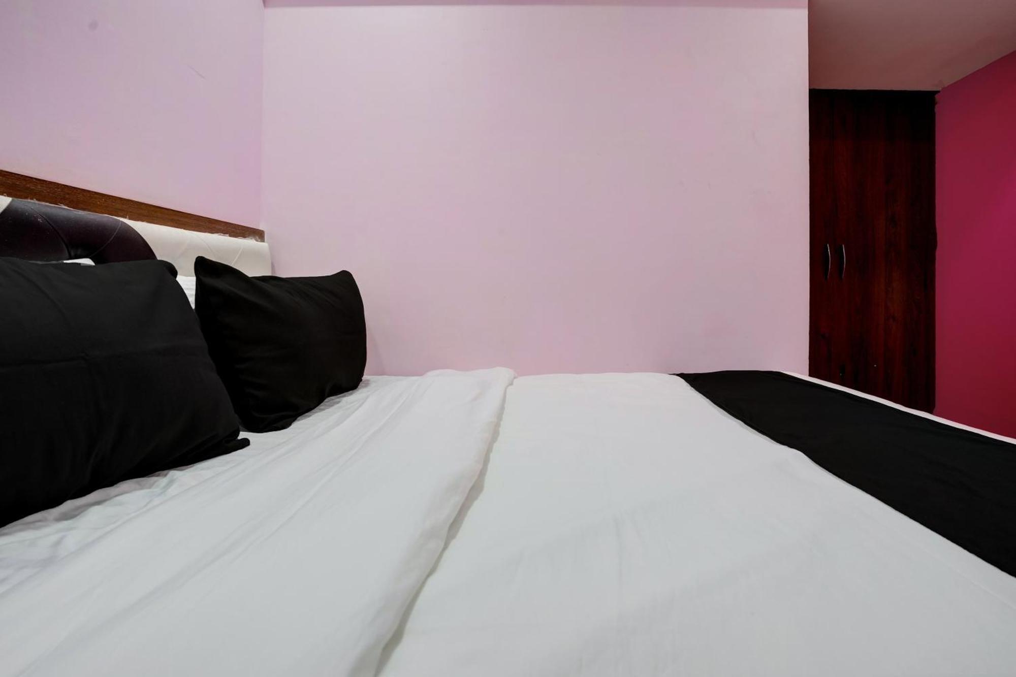 Oyo 8212 Flagship King Residency 3*