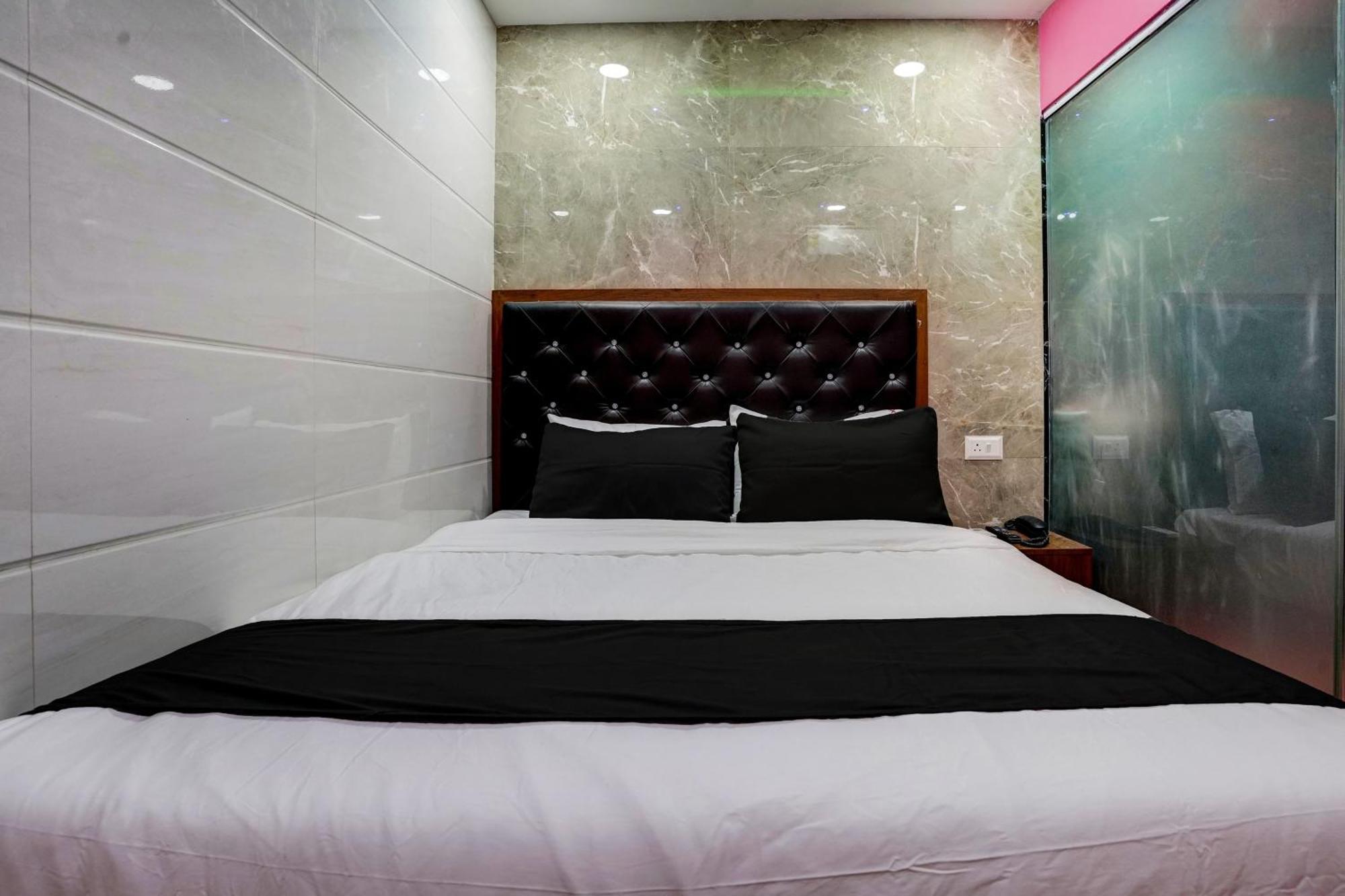 Oyo 8212 Flagship King Residency 3*