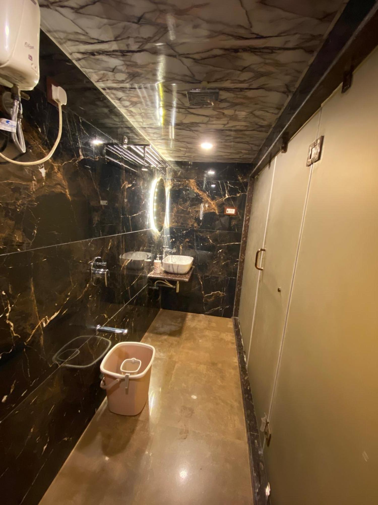 97 Inn- Andheri Versova