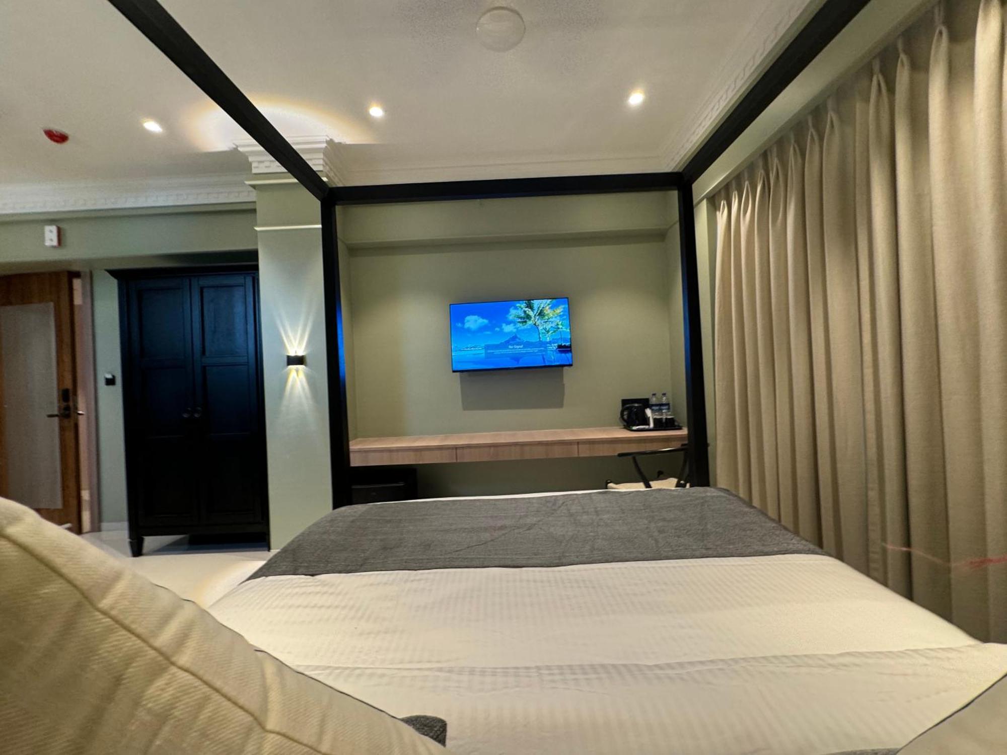 Hotel House, Valnai Malad Mumbai
