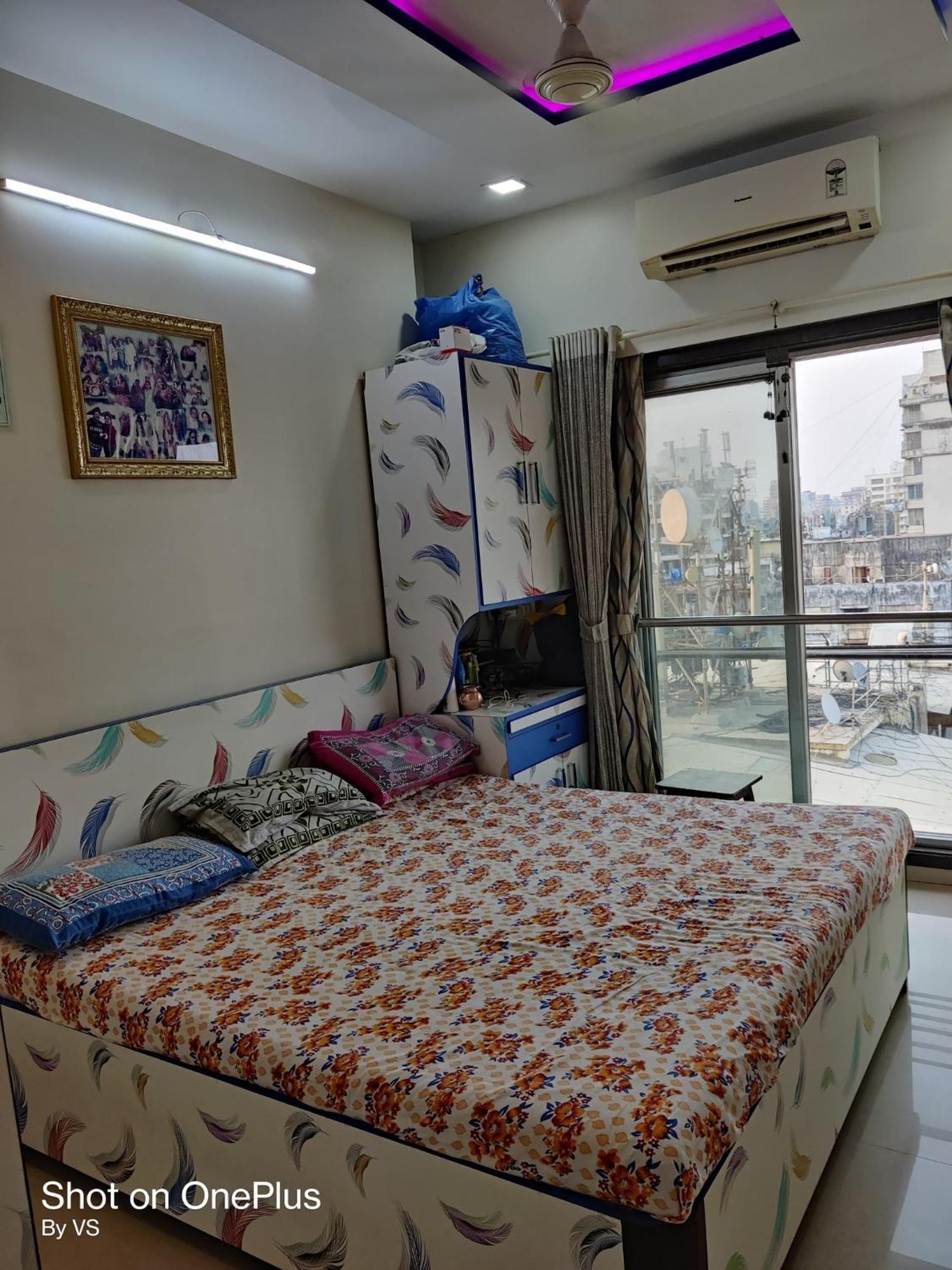 Apartment Linking Road Market : 3bhk Apt