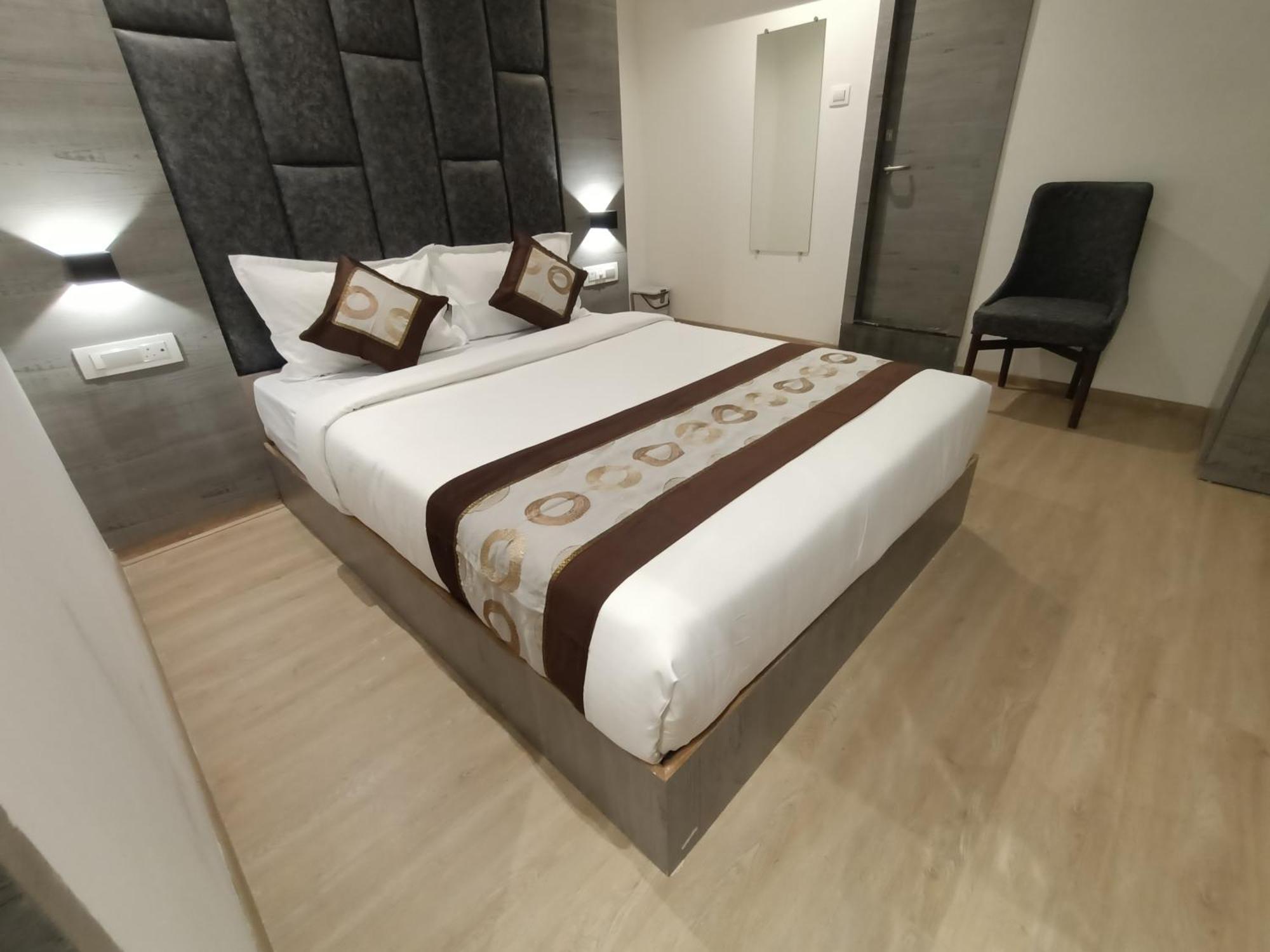 Beverly Palace Santacruz - Near Bkc - Airport T1 Hotel