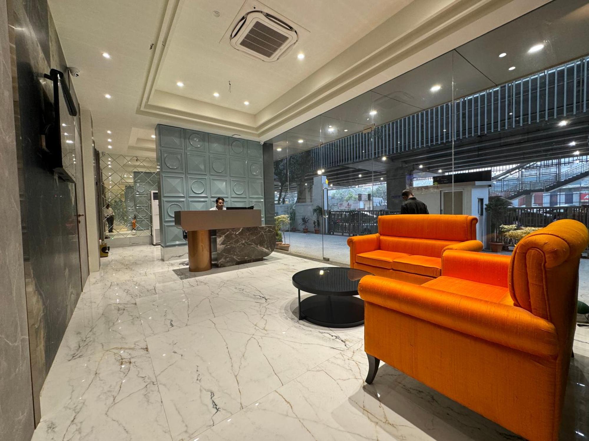 Hotel House, Valnai Malad