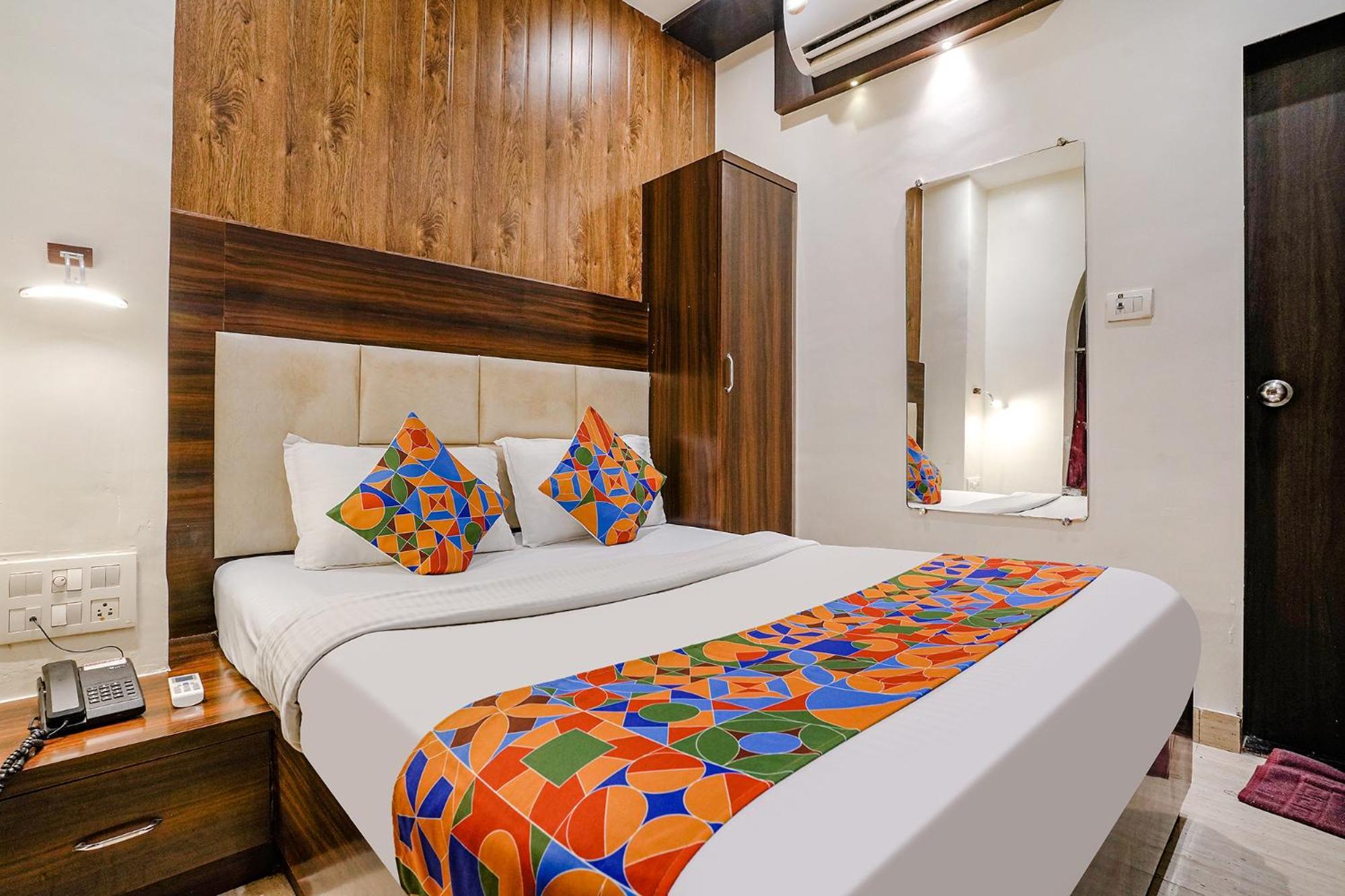 Fabexpress Abad - 700m From Gateway Of India