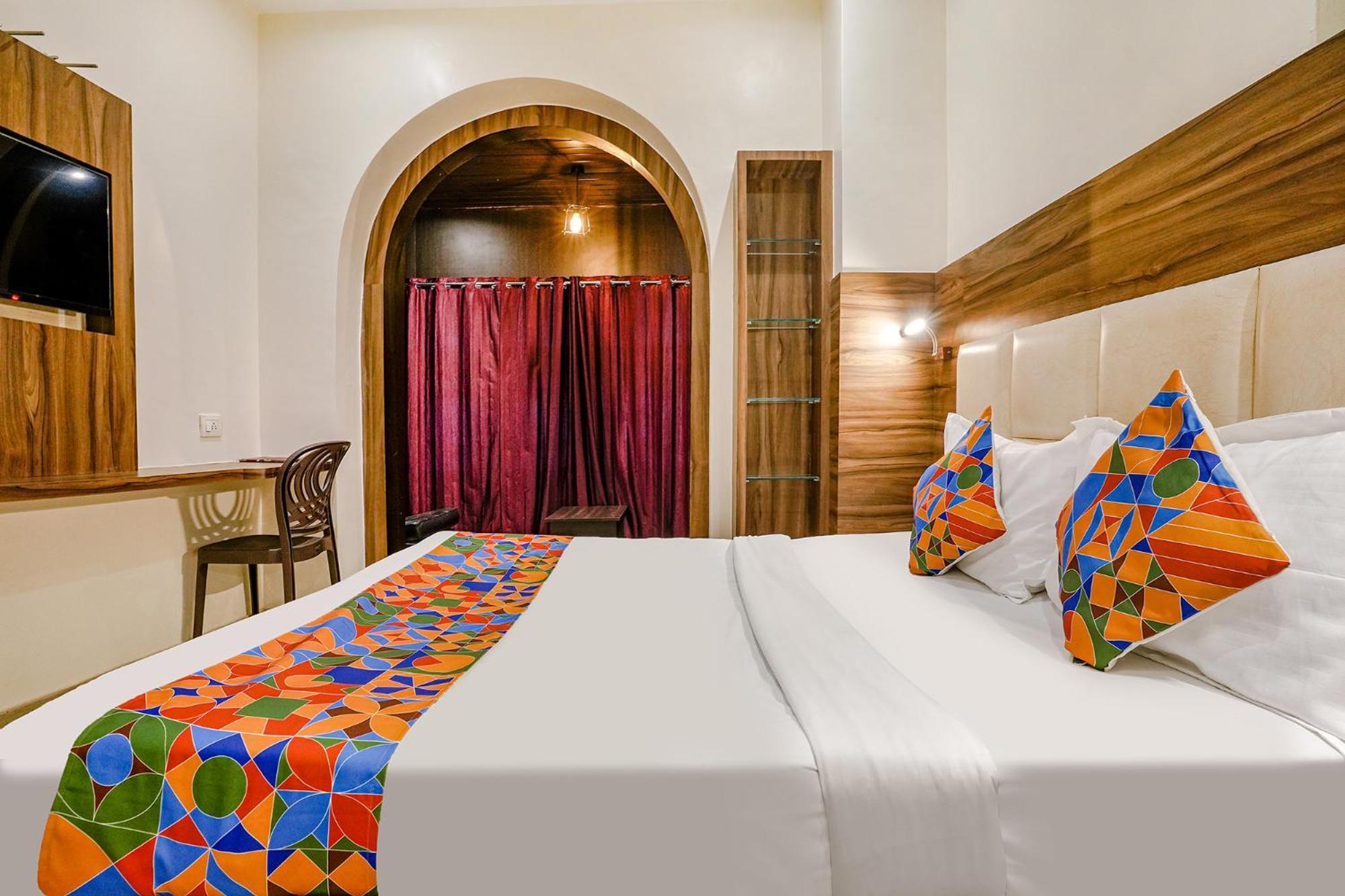 Hotel Fabexpress Abad - 700m From Gateway Of India 3*