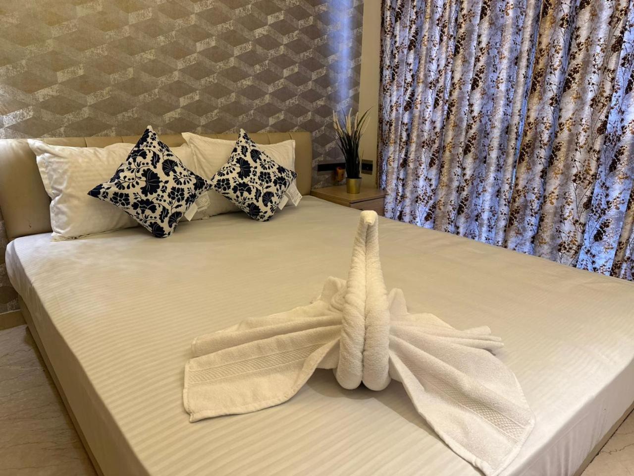 Apartment 1.5br Service In Bkc By Florastays Mumbai