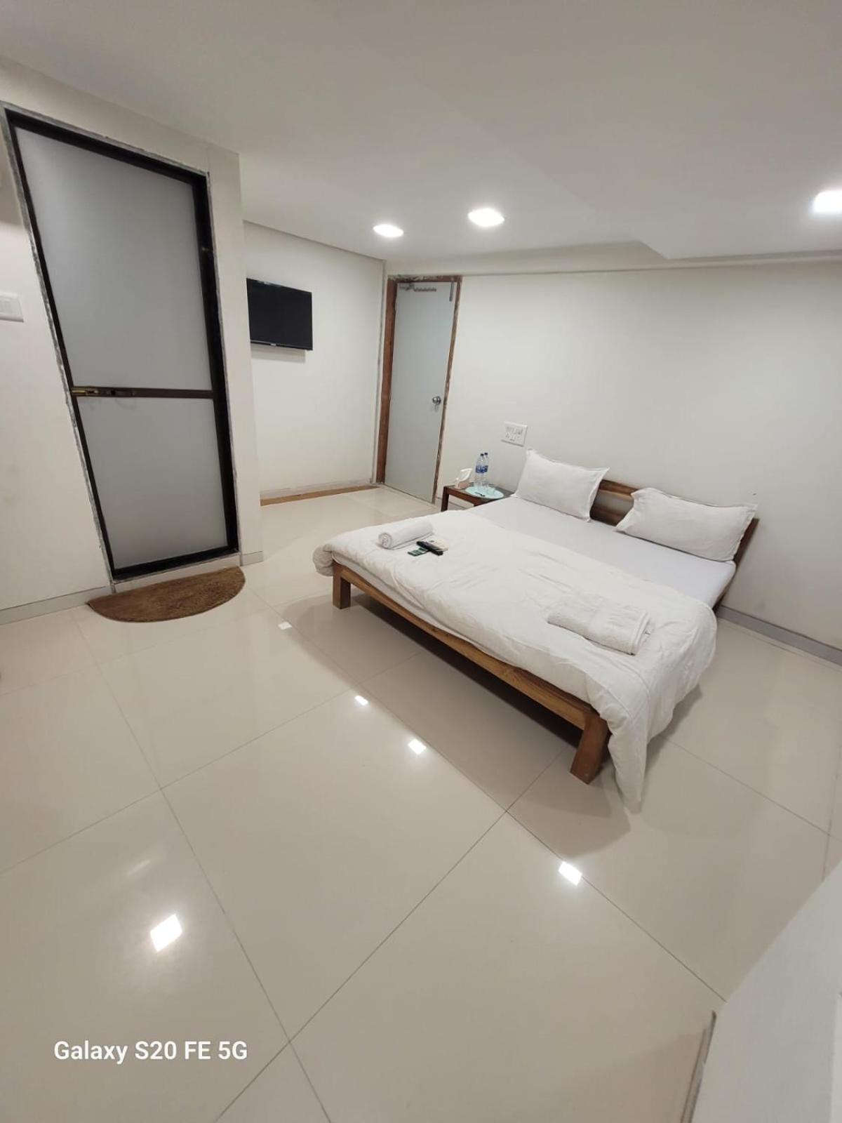 Agrawal Bhavan Budget Only For Indians Couples Friendly Mumbai