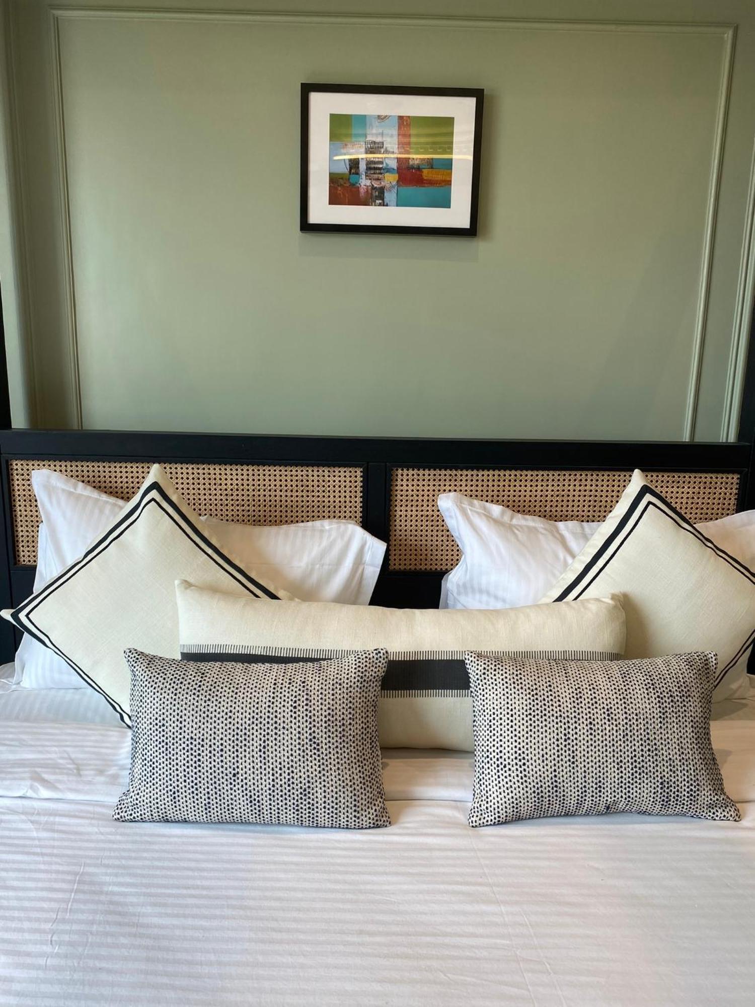 Hotel House, Valnai Malad Mumbai