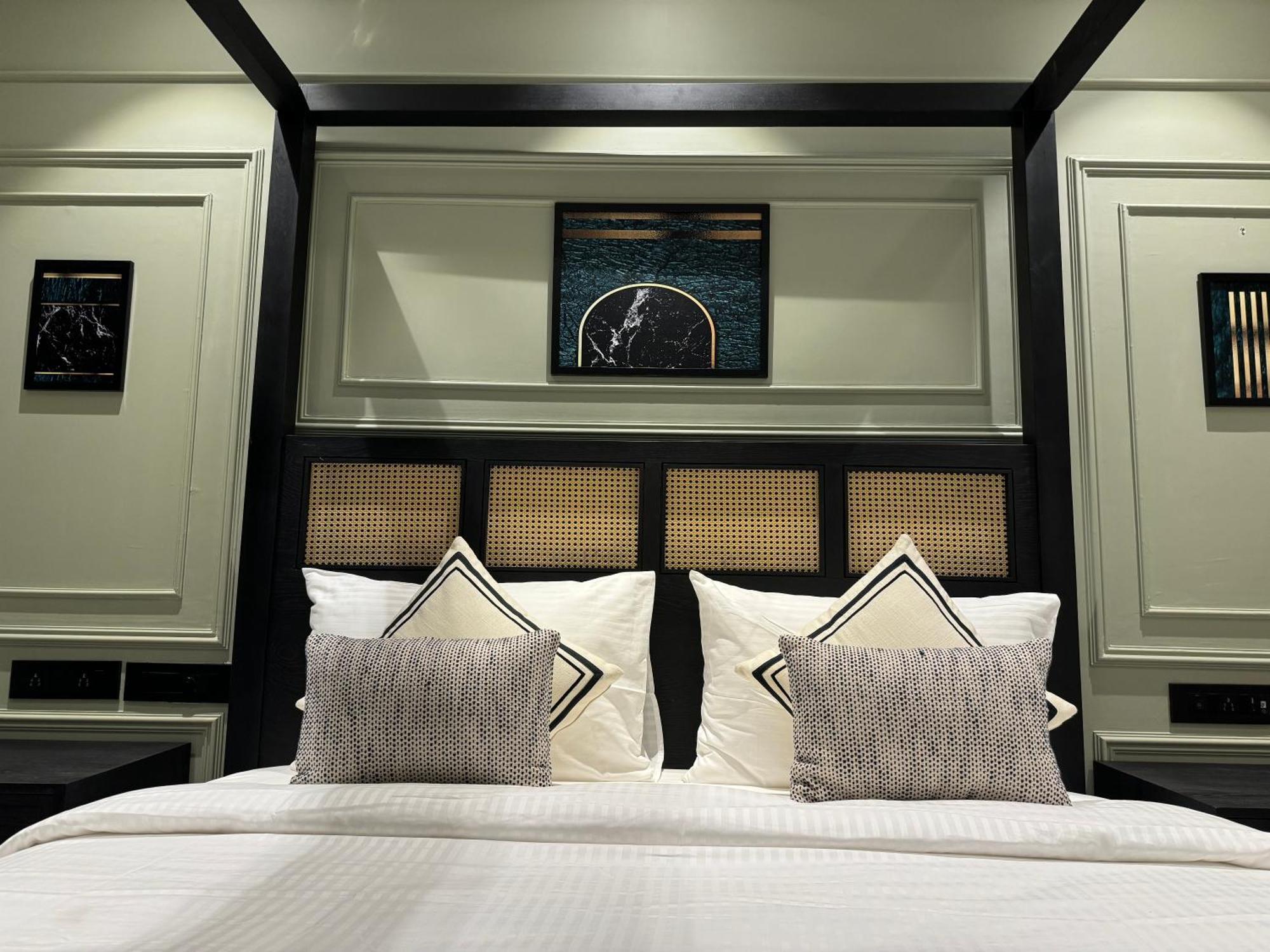 House, Valnai Malad 4*