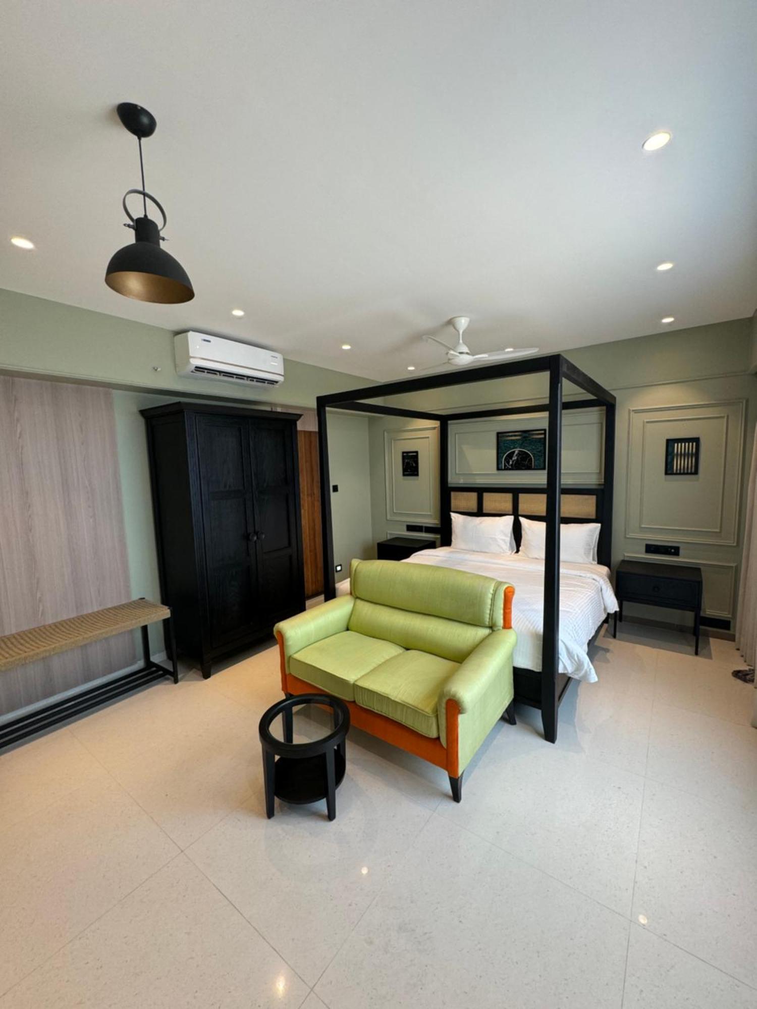 Hotel House, Valnai Malad