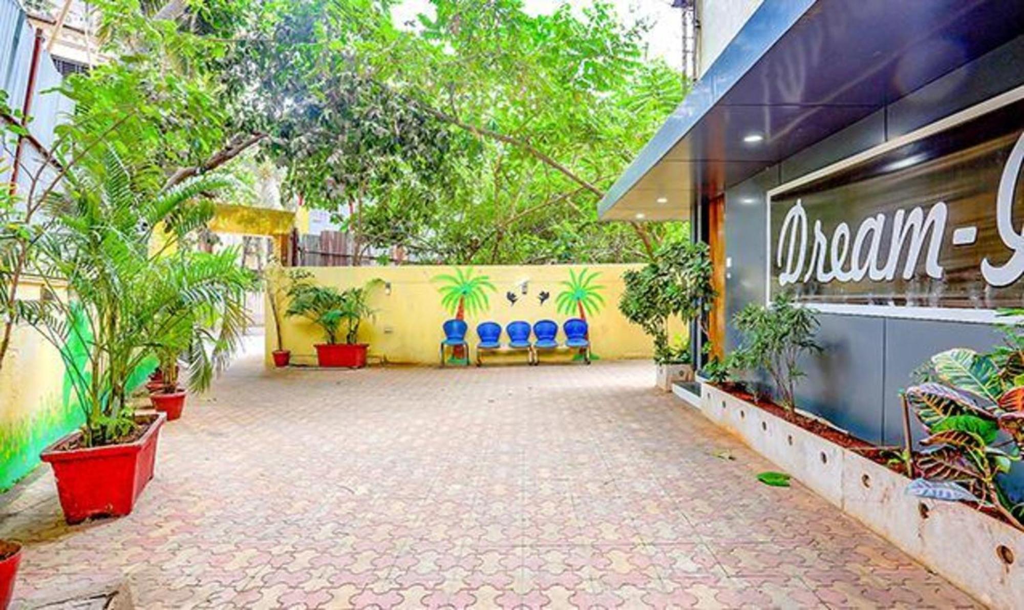 Fabhotel Dream Palace Hotel 3*