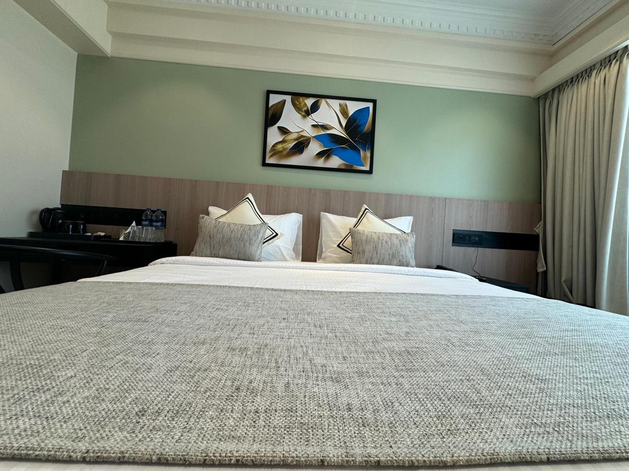 House, Valnai Malad 4* Mumbai