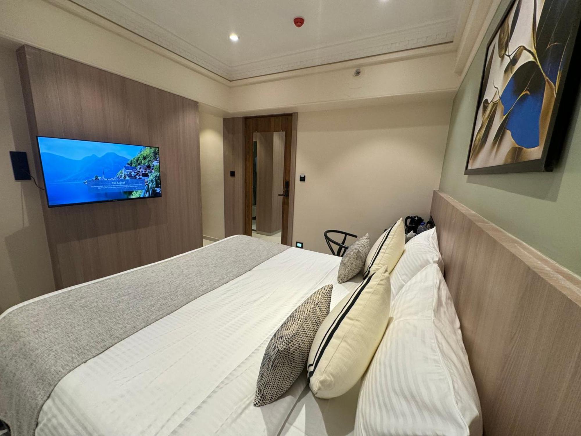 House, Valnai Malad 4*