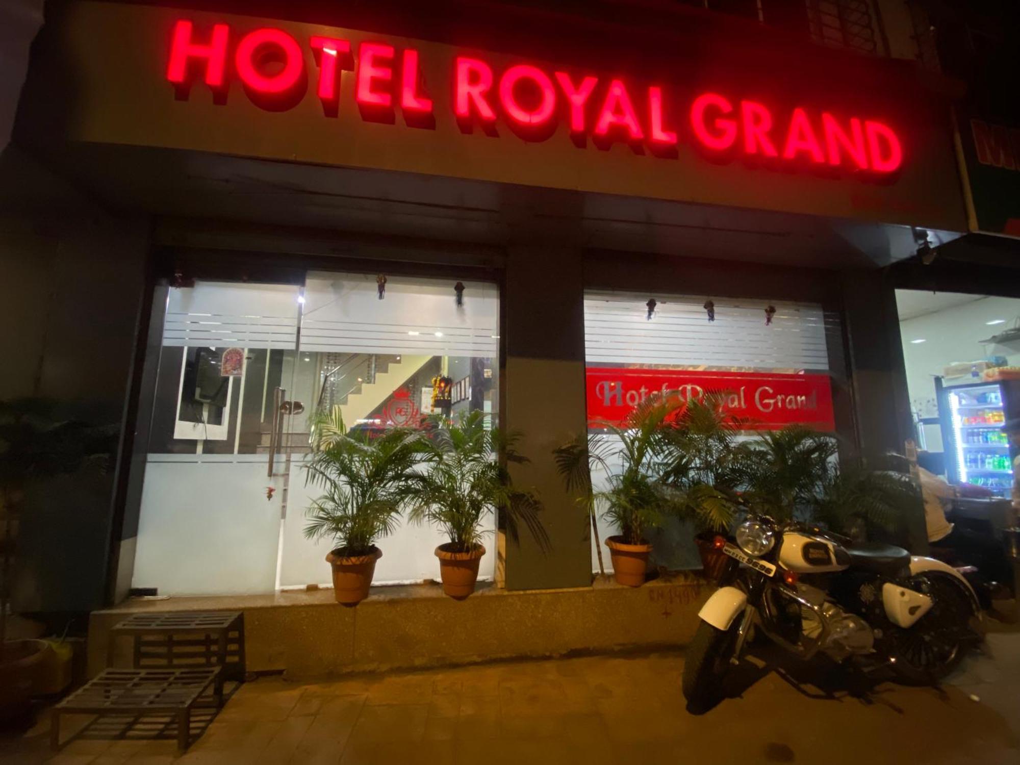 Royal Grand - Near International Airport Hotel
