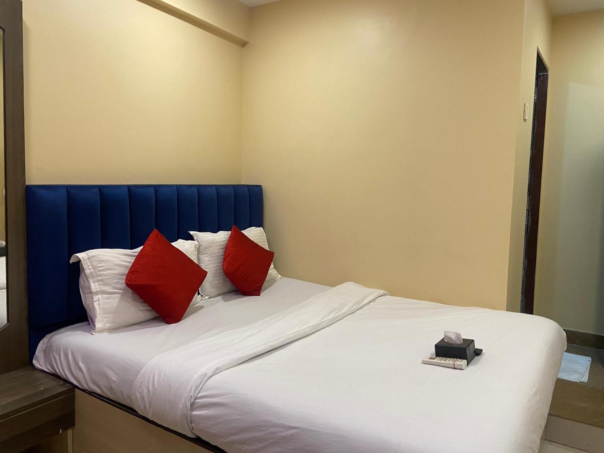 Hotel Royal Grand - Near International Airport