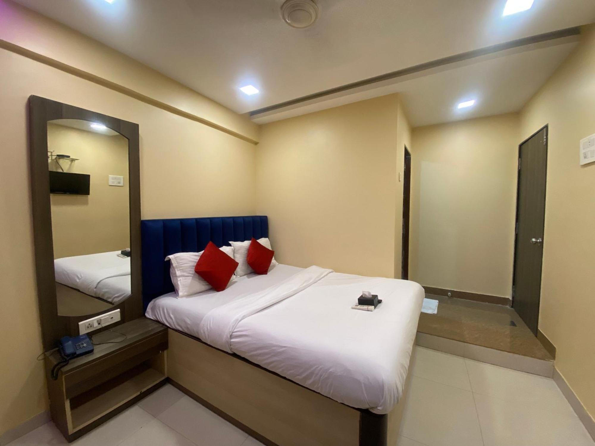 Royal Grand - Near International Airport 3*
