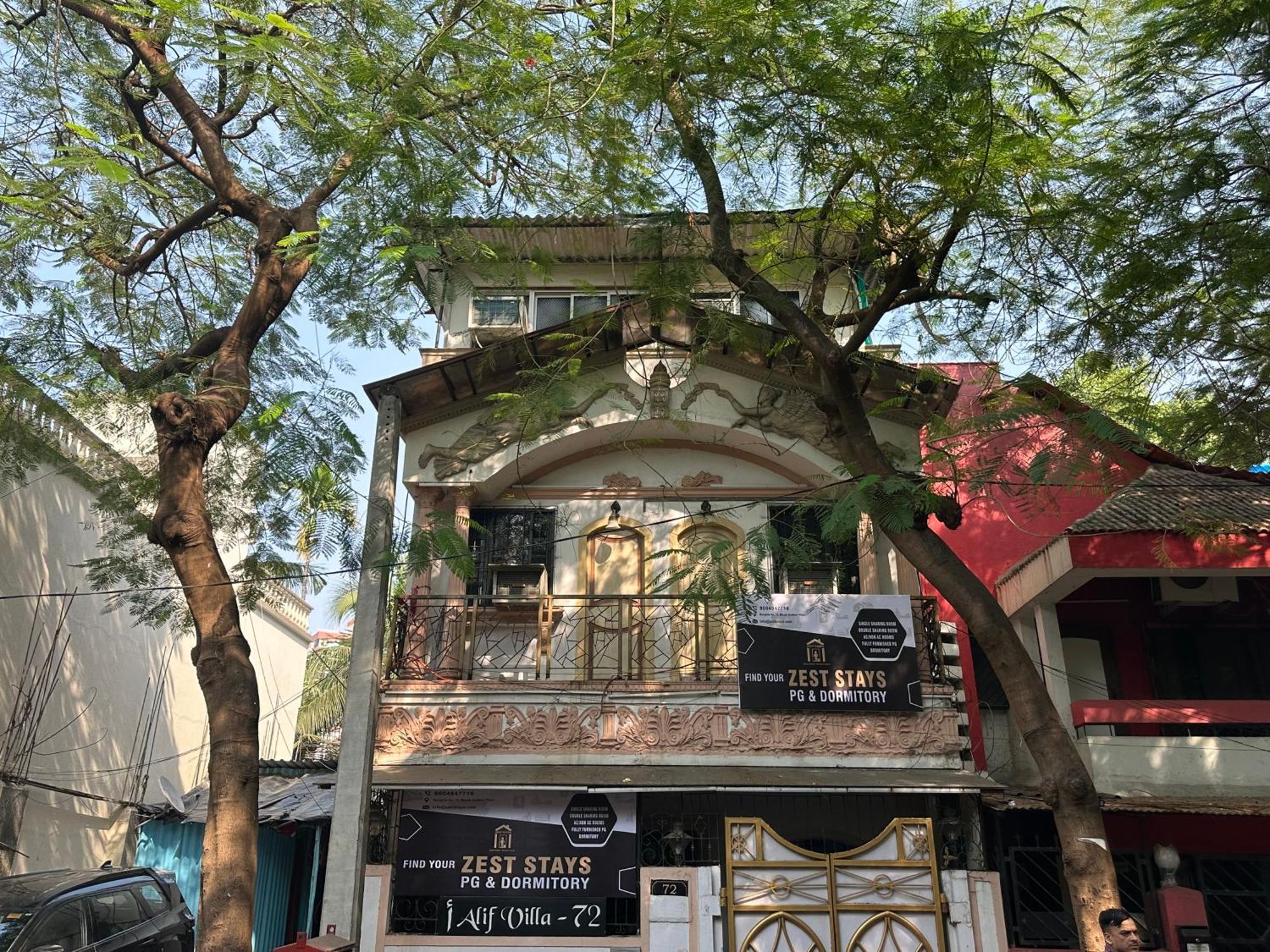 Hostel Zest - 72 *