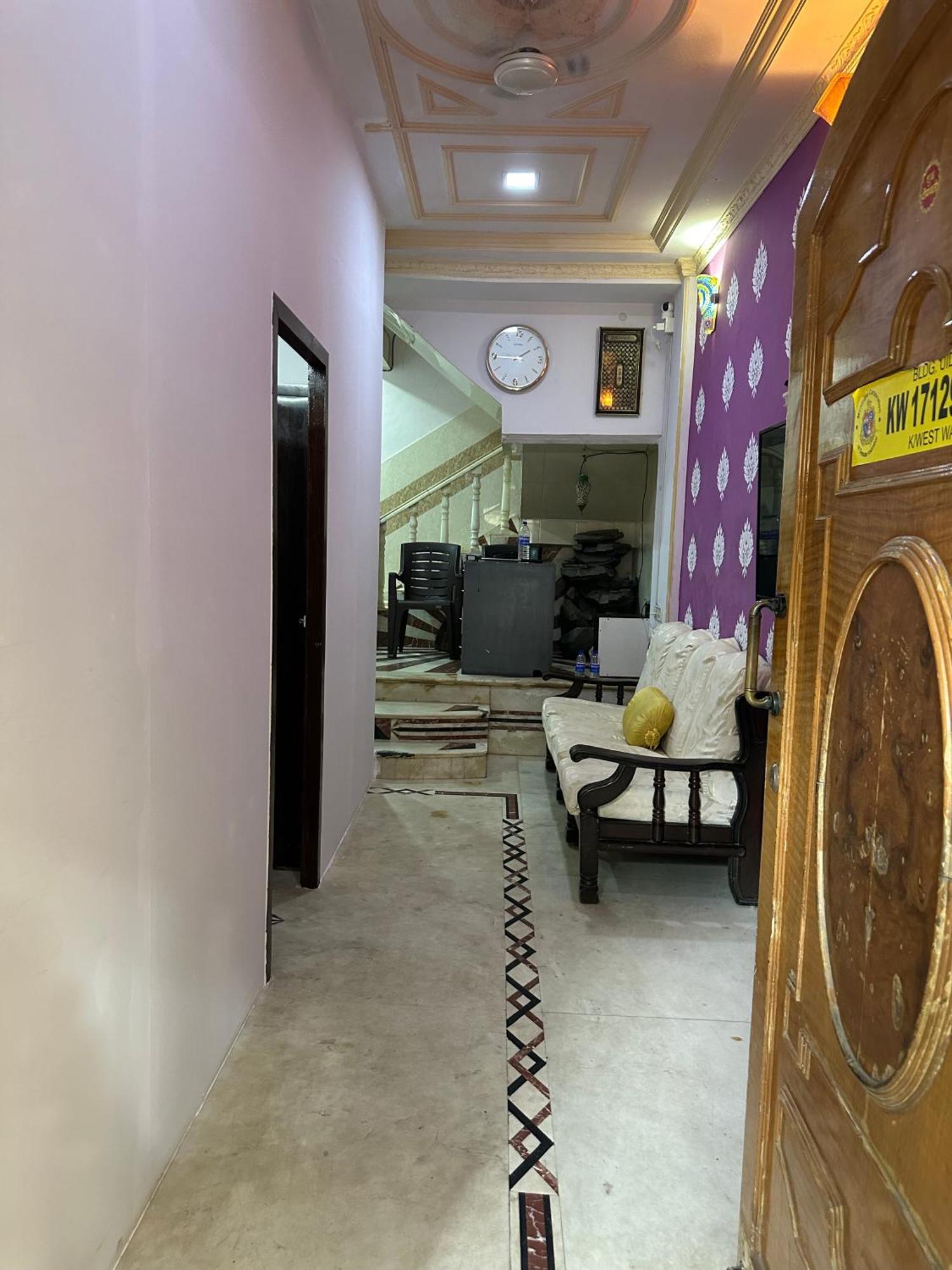Hostel Zest - 72 *