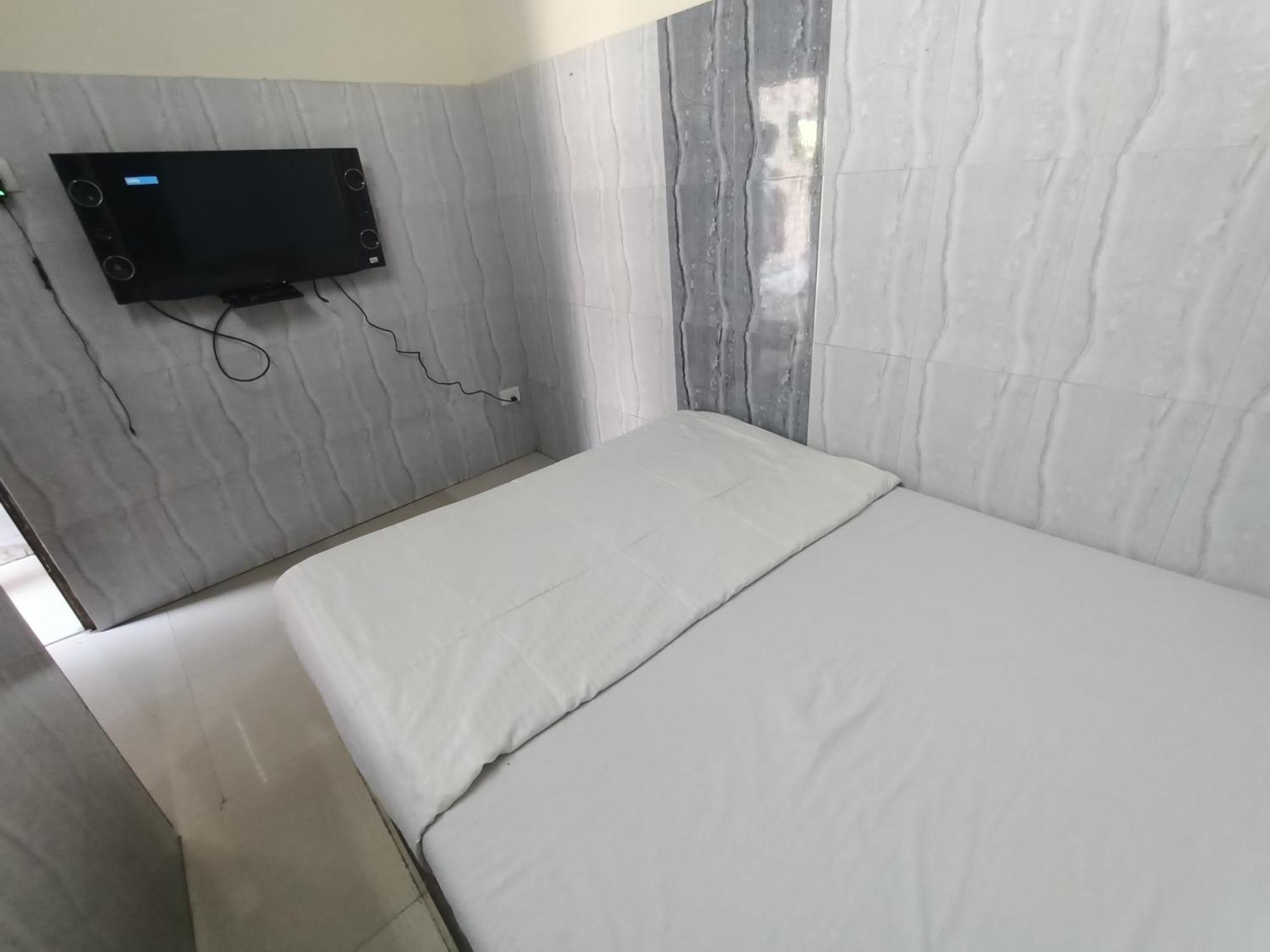 Guest house Ovo Residency Near Masjid Bunder Railway Station Mumbai