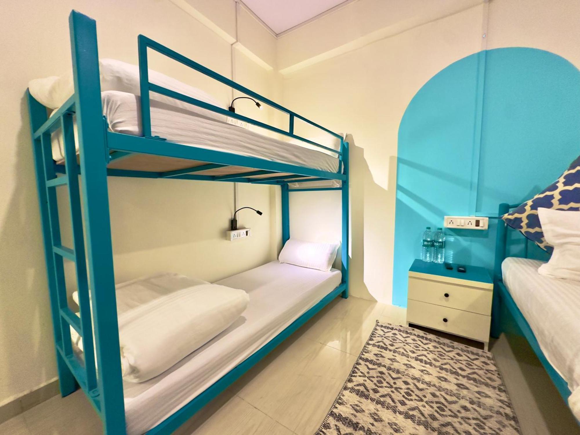 Hostel Locomo Express Mumbai